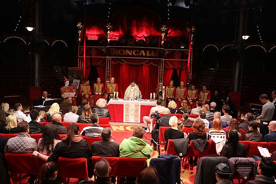 Taufe in der Manege des Circus Roncalli - Nicholas Rossi wurde am 23.10.2017 getauft (gFoto. Martin Schmitz)